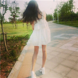 要用花朵花瓣做裙子的真人头像