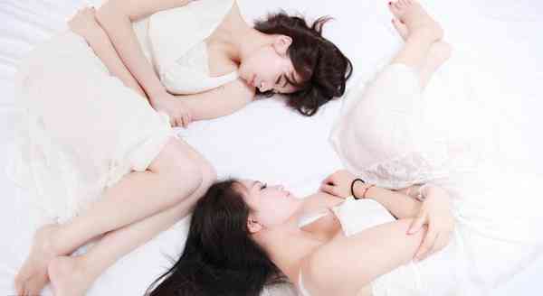 美女姐妹花摄影图__女性女人
