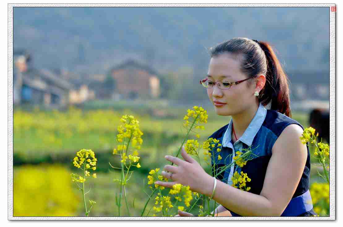 摄影俱乐部油菜花田中的美女
