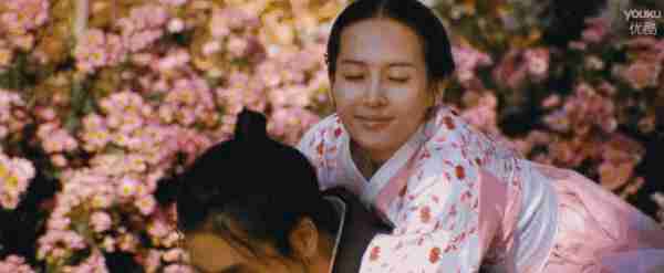 顺便在百花丛中玩背背的游戏