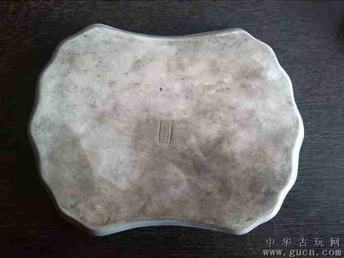 民国手绘盘蝶戏花丛