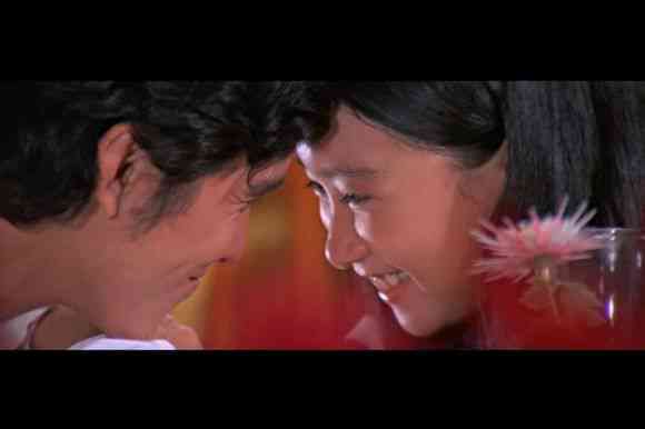 张霹雳很爱用花丛制造浪漫气氛有没有