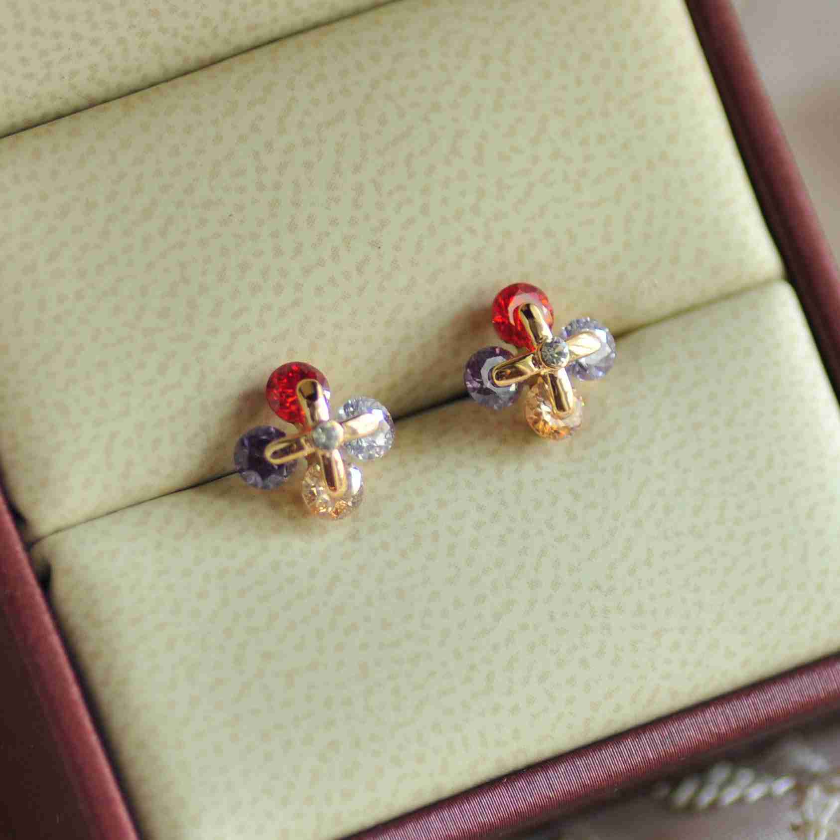 红绿黄紫四叶草带钻耳钉