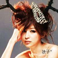 庆祝考试结束的一群爱康