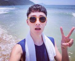 个性男头睡过以后