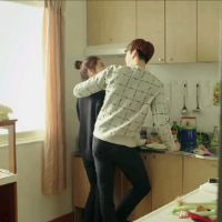 黑白色悲伤个性女生头像