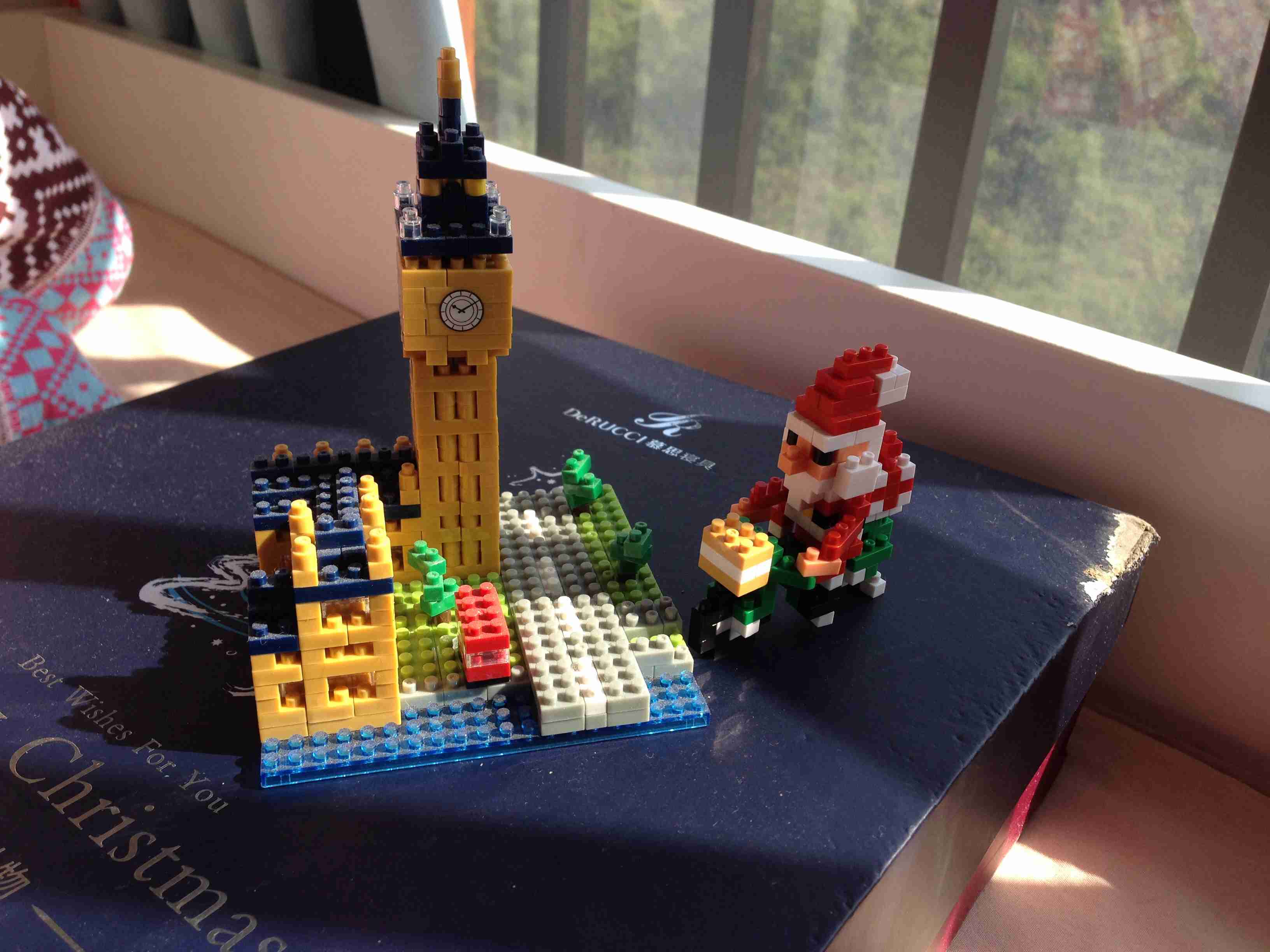 骑摩托车的圣诞老人nanoblock