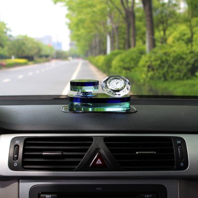 汽车香水座钟表摆件