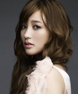 其实明星们经常用小号去夸夸自己