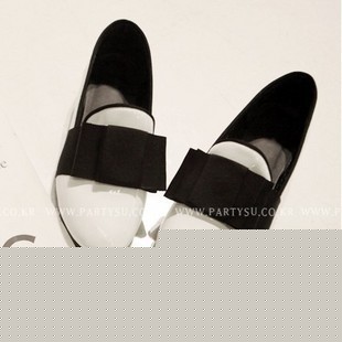 优雅的漫步蝴蝶结装饰气质