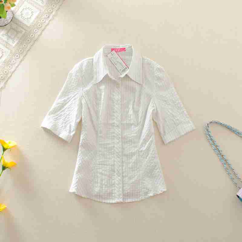 气质悄悄绽放她会是你最好的陪衬