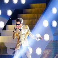 我在搞笑借着热闹掩盖心跳