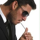 抽烟的男人喝点水泡罗汉果可清咽利喉