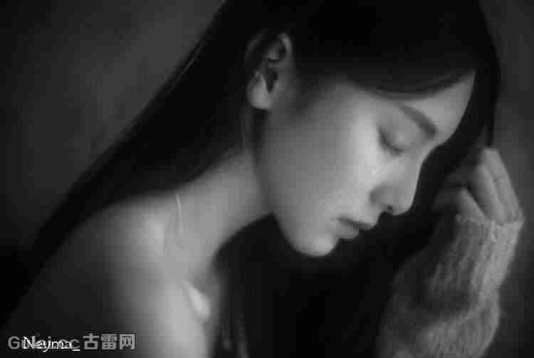 黑白长发女生|唯美女