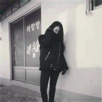 黑白女生图片不带字的