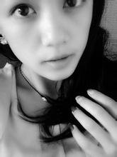 女生黑白照_图片搜索