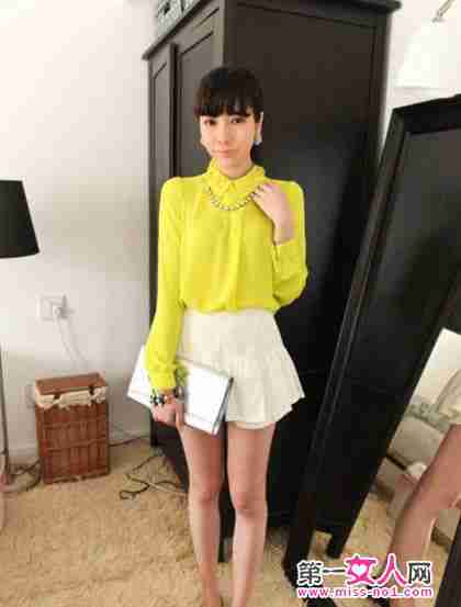 女生黑白条纹背心条纹半身长裙搭配