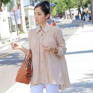 配以柔美气质的荷叶边设计