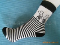 黑白相间卡通少女袜子