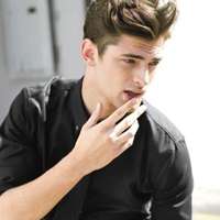 时尚英俊的欧美靓眼男生头像