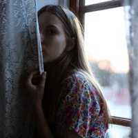 暗自神伤的欧美女生微信头像