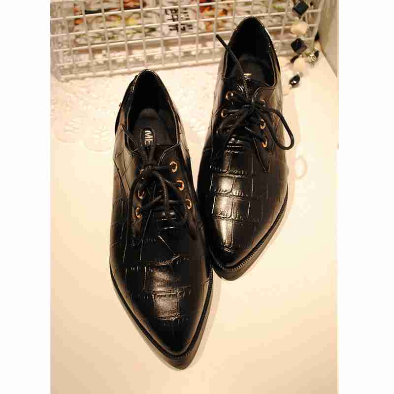 英伦风女士皮鞋平跟尖头单鞋复古系带女鞋