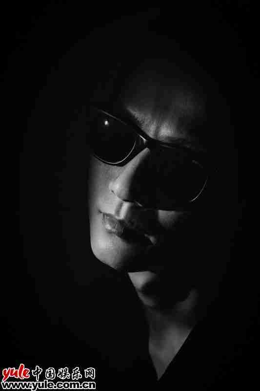 高清陈楚生黑白头像片曝光