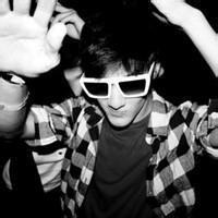 头像男生纹身抽烟黑白高清