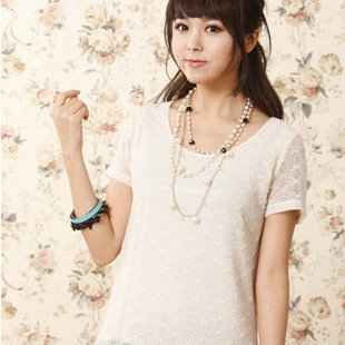 气质女孩的简单上衣