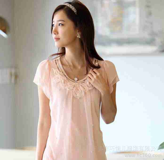 背影也能充满诱惑