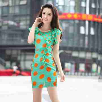 衣服很漂亮很显气质和适合参加活动的哦