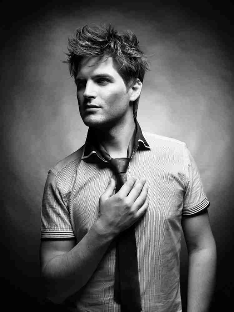 黑白创意欧美衬衫帅哥图片