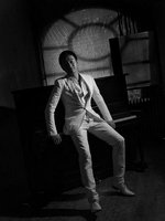 佟大为最新黑白时尚写真流露成熟气息