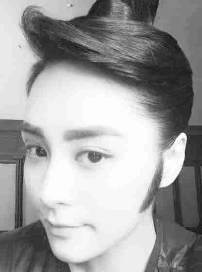 阿娇自曝女扮男装的黑白照帅哥又来了