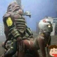 红色背景欧美女头像