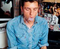 洒脱帅气的欧美清新男生头像