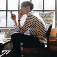 男生头像手伸向太阳高清