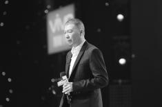 子撒娇亲嘴老公卖萌