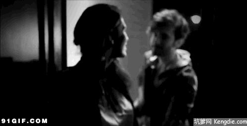 美国情侣亲吻黑白照搞笑gif动态图片