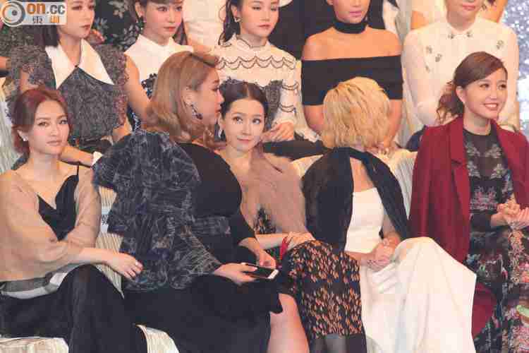 郑欣宜亲吻郑裕玲