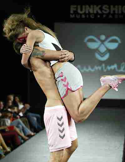 上激情拥抱和亲吻