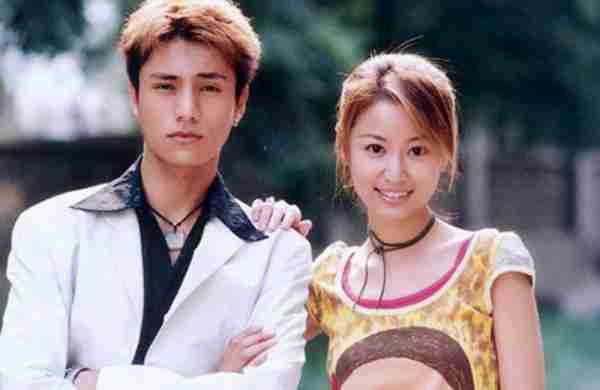 见面先拥抱再亲吻