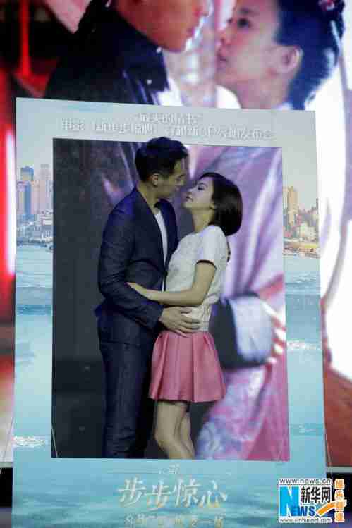 拥抱亲吻恩爱秀不停