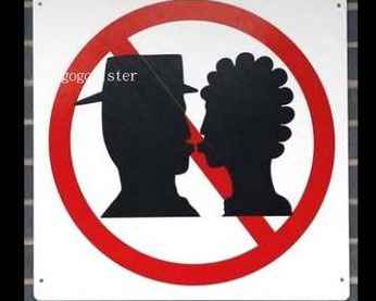 送客的人长时间接吻拥抱