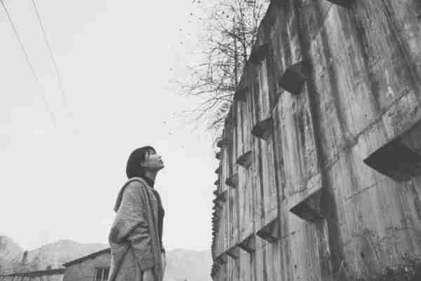 拥抱太阳的月亮