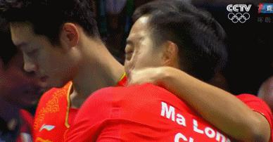 他和张继科来了一个拥抱