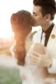 亲吻的情侣婚纱摄影