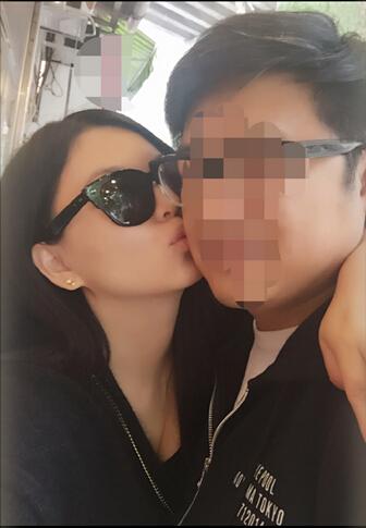李湘晒亲吻老公照王岳伦大脸被打马赛克