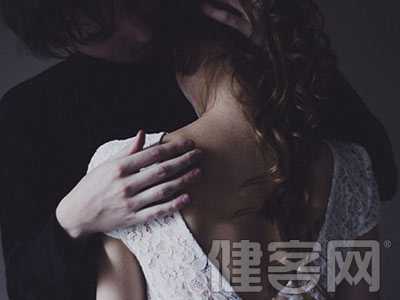 男人最爱亲吻女人个部位