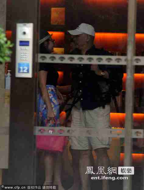 当众亲吻张雨绮